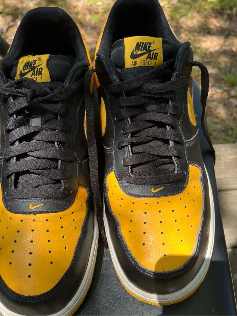 Nike Air Force 1 Low - University Gold black